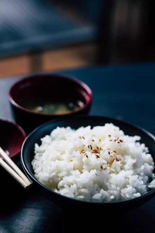 杂粮,通常是指水稻,小麦,玉米,大豆和薯类五大作物以外的粮豆作物.
